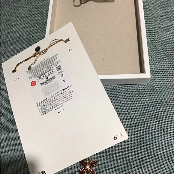 ZARA Beautiful Necklace ,Floral with Red & Gold Tone. New🌺🌺🌺🌺🌺🌺🌺🌺🌺🌺🌺 - Picture 5 of 6